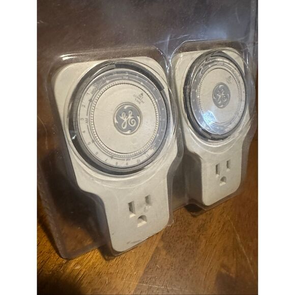 GE 24 Hr Light Appliance Timers With Outlet Model GE5101Set of 2 - Picture 2 of 5